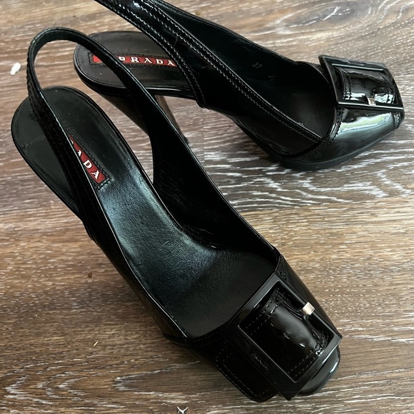 Prada patent leather peep toe heels - Picture 3 of 4